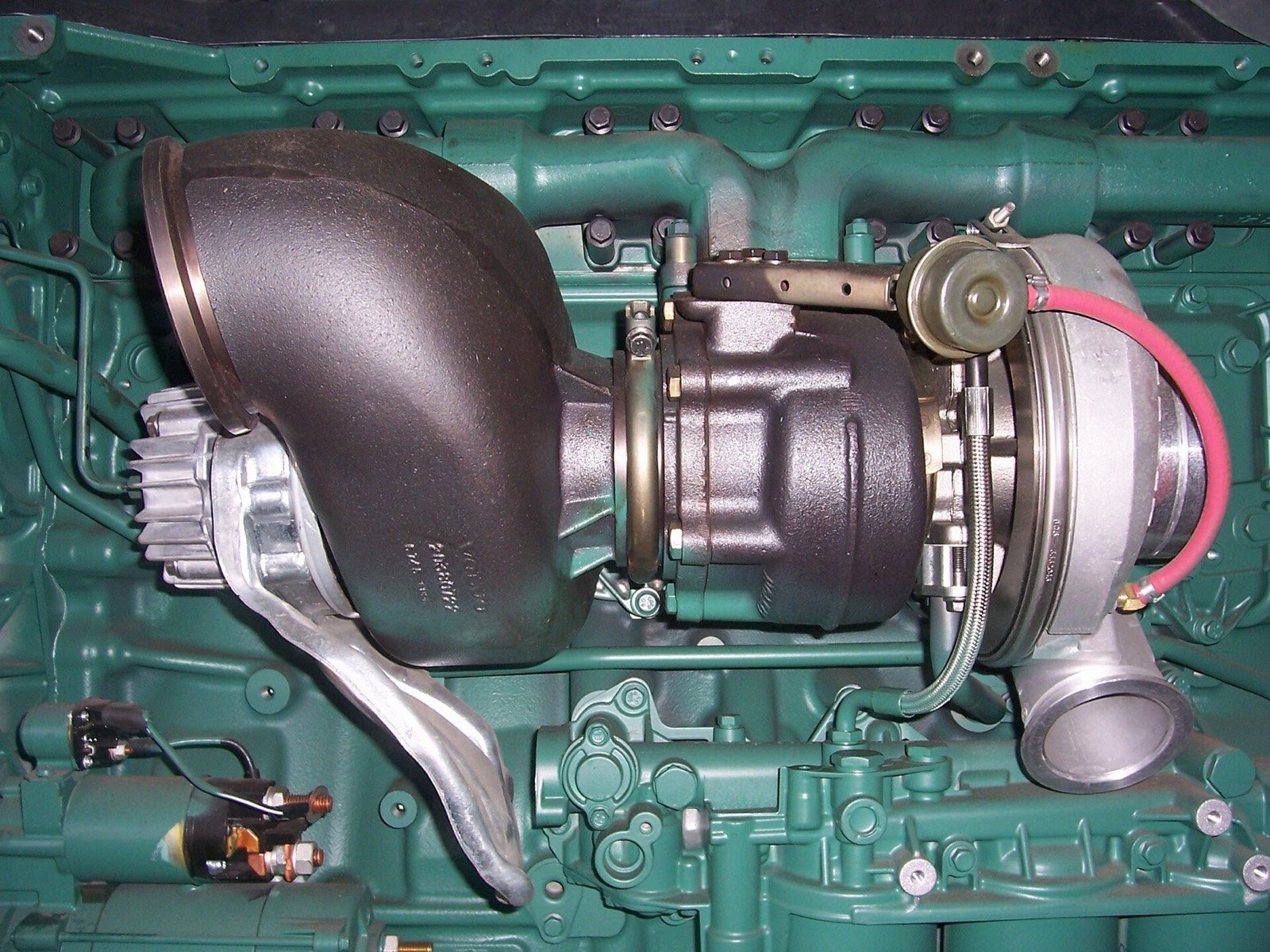 Turbina, sumontuota ant dyzelinio variklio kolektoriaus
